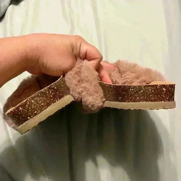 Aerie Blush Pink (Rose Blush) Fuzzy Fluffy Slide Sandals Size 7 - Picture 4 of 6